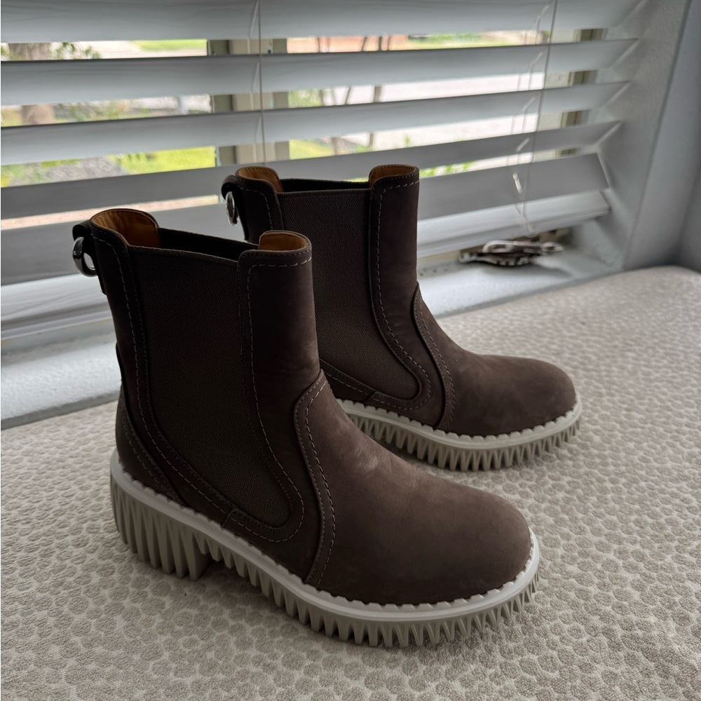 GANNI x ECCO Chunky Lug Sole Chelsea Boots – Size 8